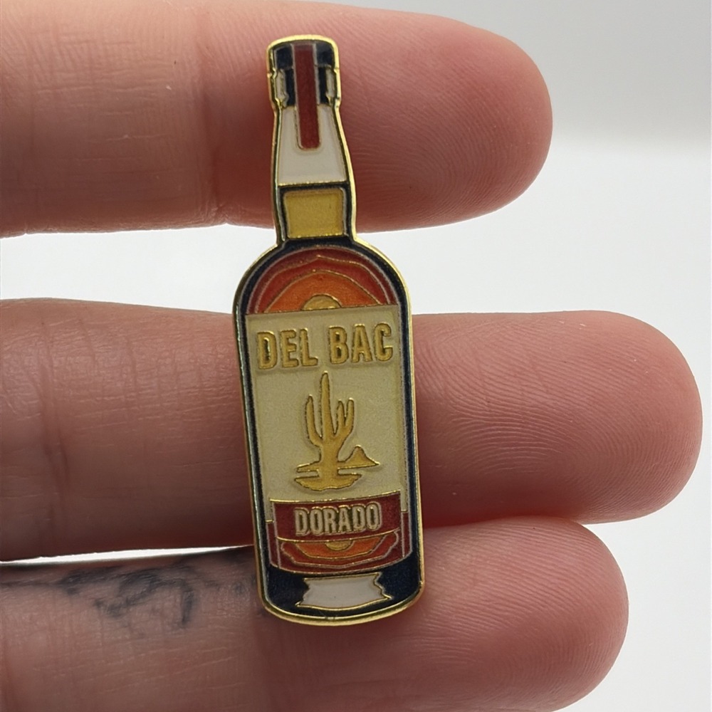 Del Bac Dorado Whiskey Bottle Alcohol Lapel Hat Pin